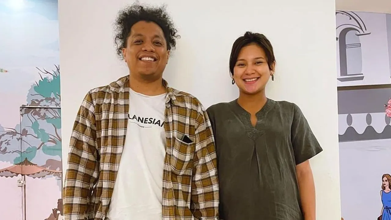 Selamat! Arie Kriting dan Indah Permatasari Dikaruniai Anak Pertama