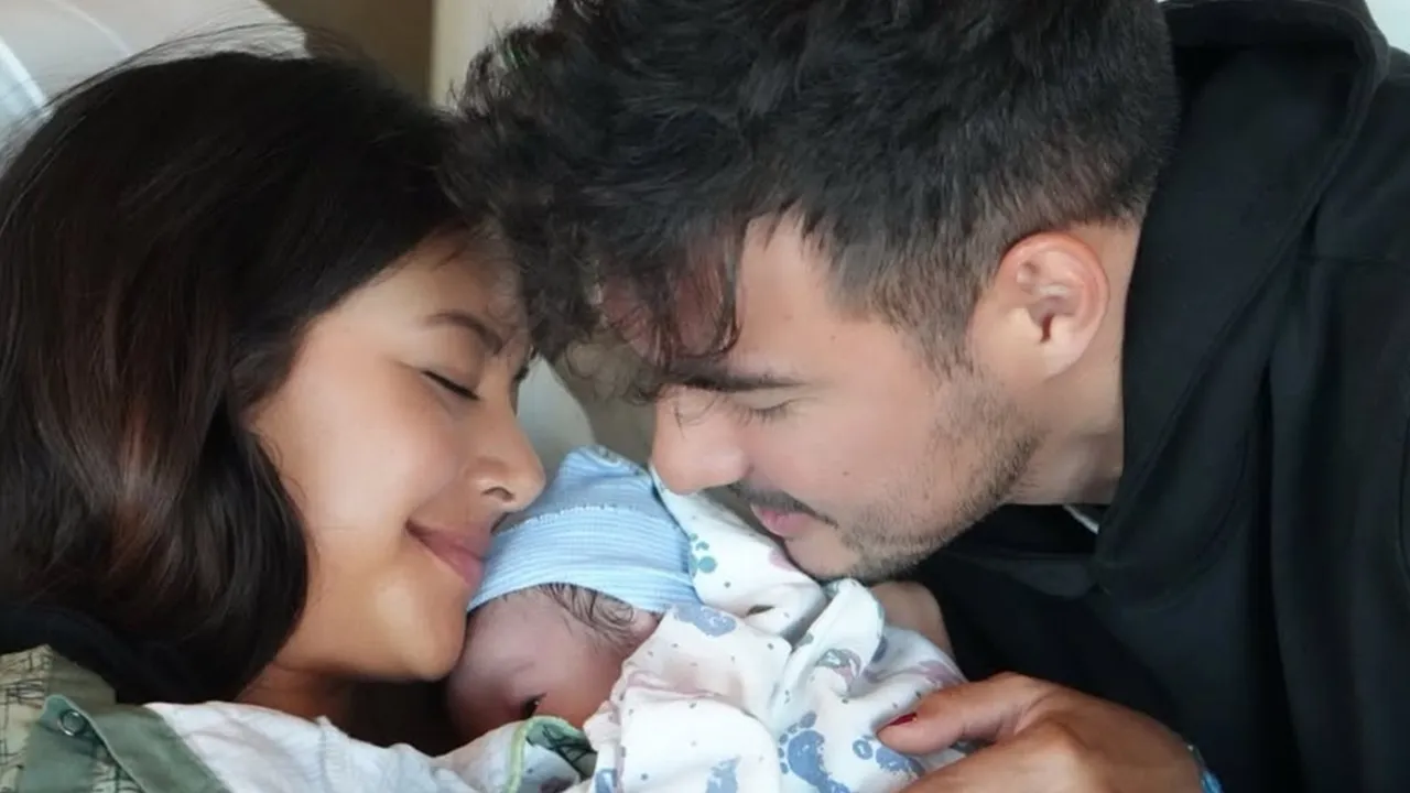 Selamat! Aurelie Moeremans Melahirkan Anak Pertama Laki-Laki