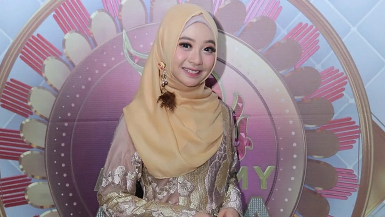 Selamat! Ega Noviantika Dapat Penghargaan Silver Play Button dari Youtube