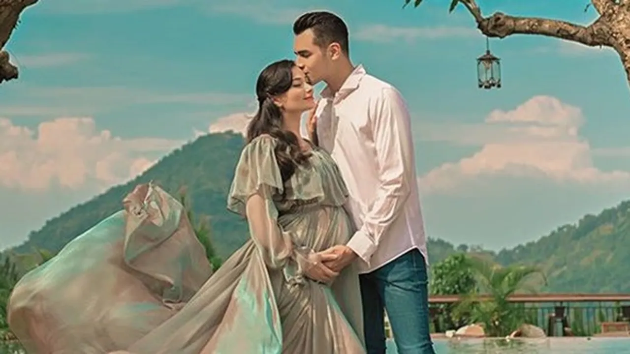 Selamat! Jonas Rivanno dan Asmirandah Dikaruniai Anak Perempuan