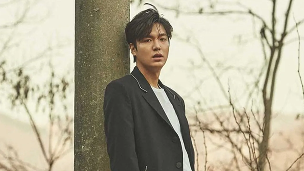 Selamat! Lee Min Ho Jadi Selebritis Korea Pertama yang Raih 20 Juta Follower di Facebook dan Instagram Selamat! Lee Min Ho Jadi Selebritis Korea Pertama yang Raih 20 Juta Follower di Facebook dan Instagram