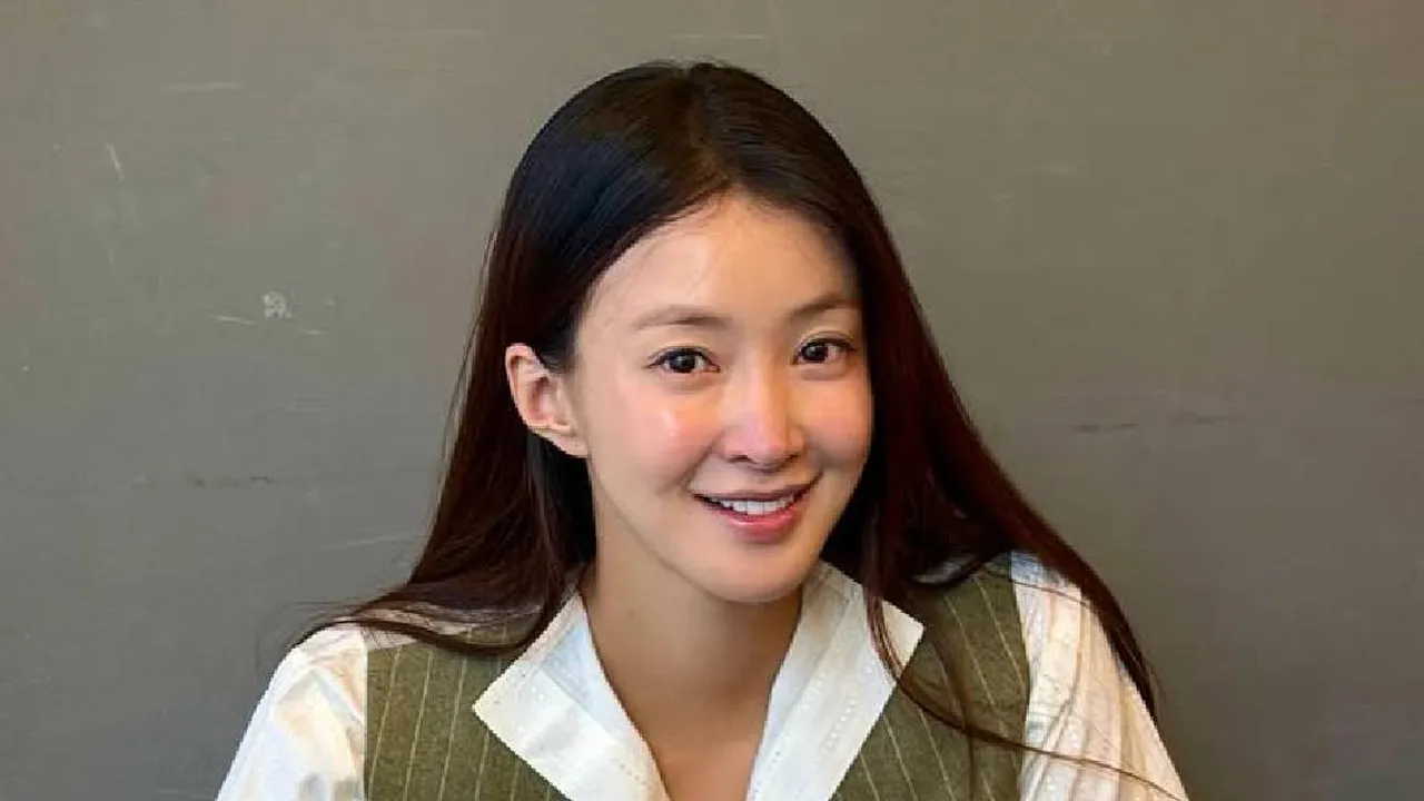 Selamat, Lee Si Young Lahirkan Anak Kedua dari Program Bayi Tabung