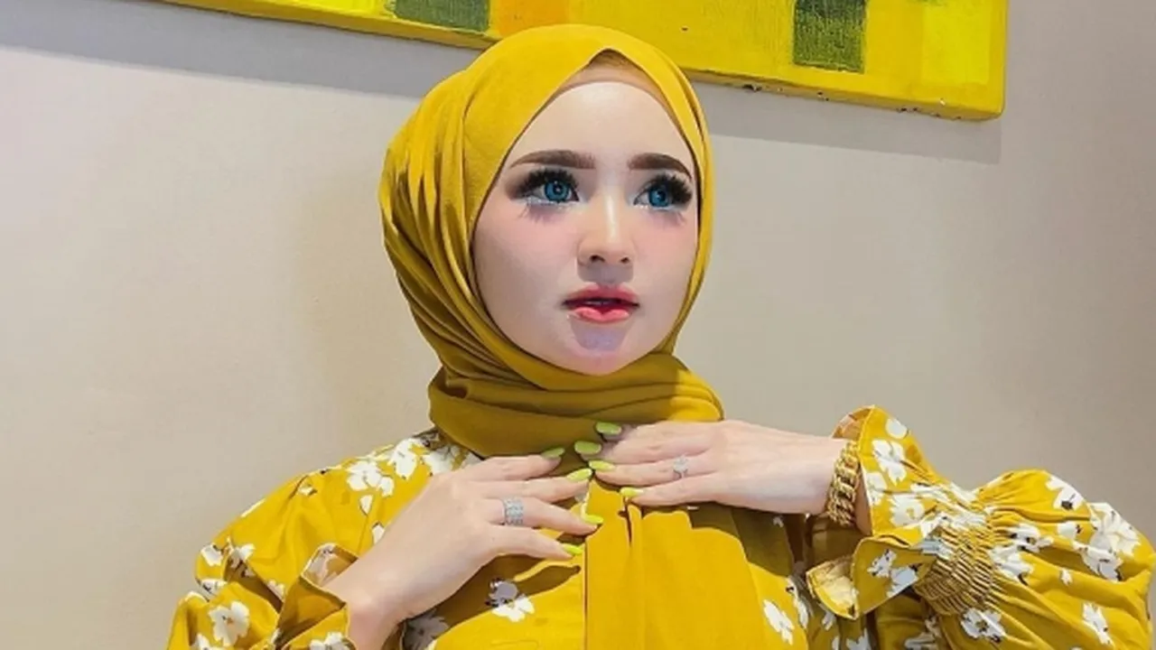 Selebgram Herlin Kenza Minta Maaf Usai Sebabkan Kerumunan Massa, Sebut Ada yang Melaporkan Selebgram Herlin Kenza Minta Maaf Usai Sebabkan Kerumunan Massa, Sebut Ada yang Melaporkan