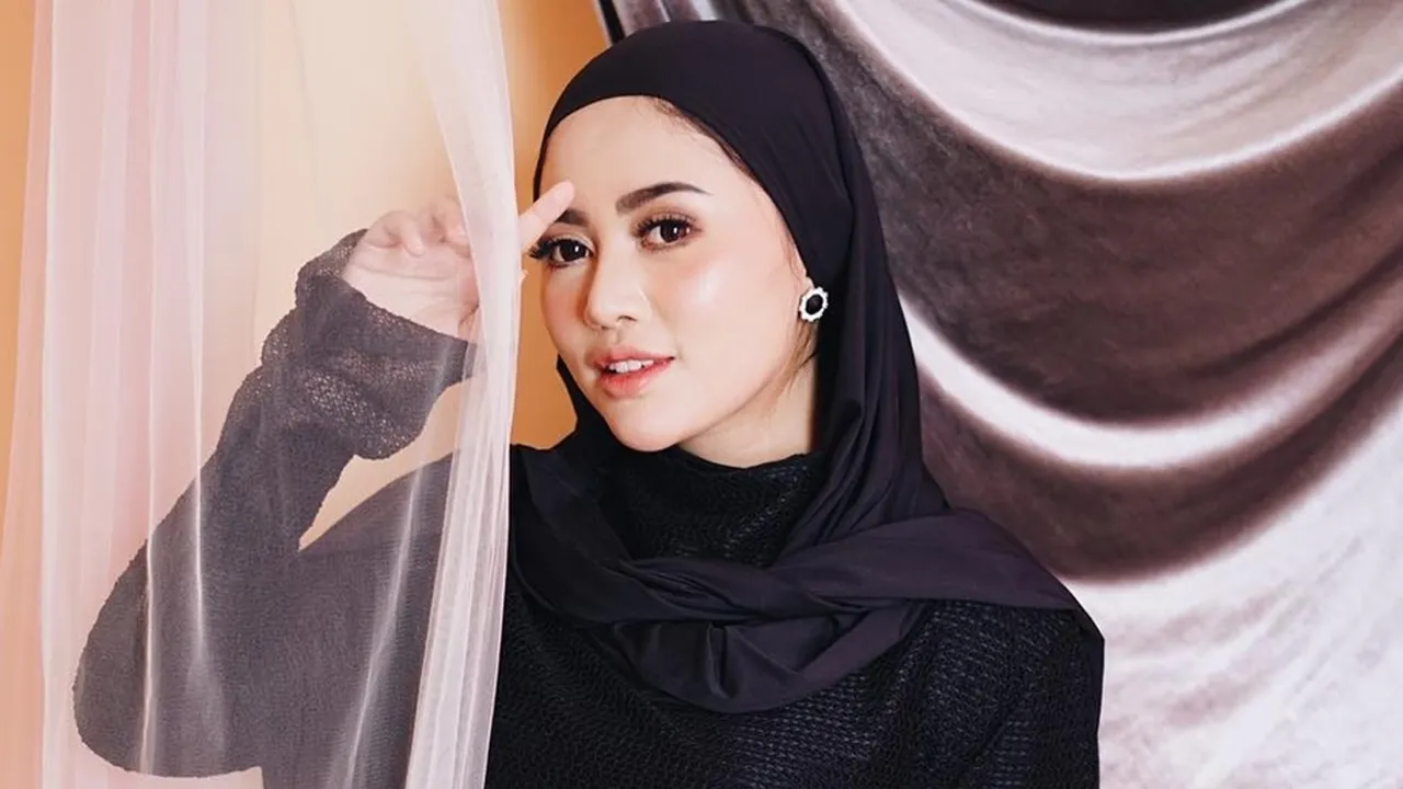 Selebgram Rachel Vennya Beri Penjelasan Soal Keputusannya Berhijab Selebgram Rachel Vennya Beri Penjelasan Soal Keputusannya Berhijab