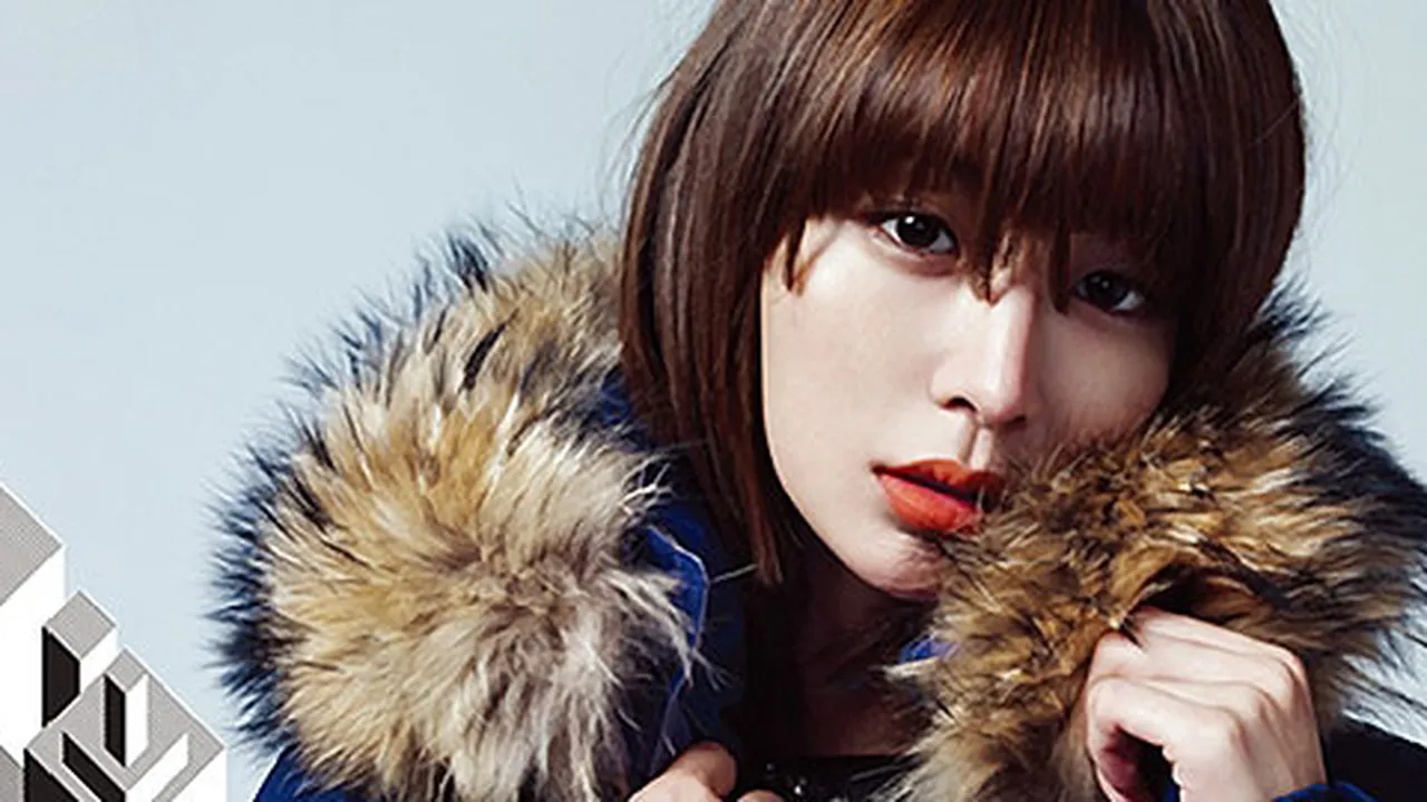 Bibir Merah, Selebritis Korea Ini Tampak Seksi!