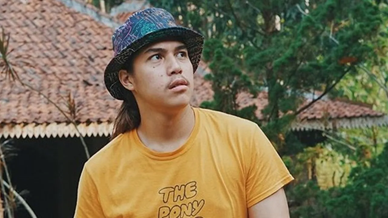 Selfie El Rumi Tampil dengan Rambut Belah Pinggir, Netizen: Jamet