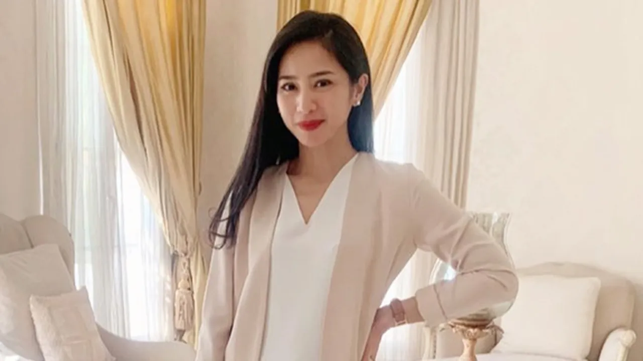 Selfie Tanpa Makeup, Bunga Zainal Tetap Cantik dan Glowing