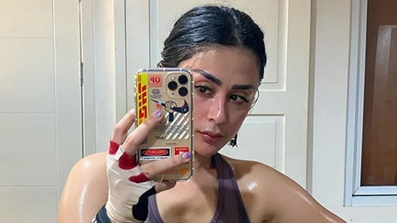 Selvi Kitty Pamer Badan Langsing Hasil 7 Bulan Workout di Rumah