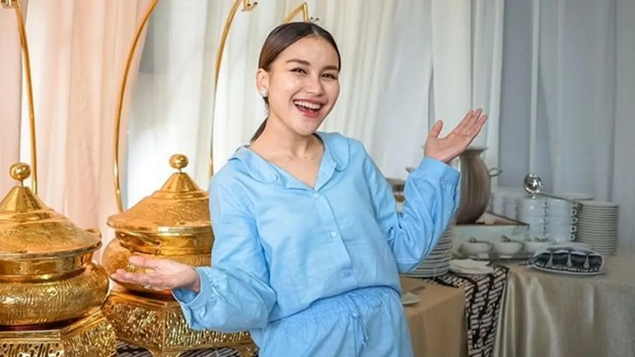 Semangat Ikut Lomba 17 Agustus, Ayu Ting Ting Senang Dapat Minyak Goreng