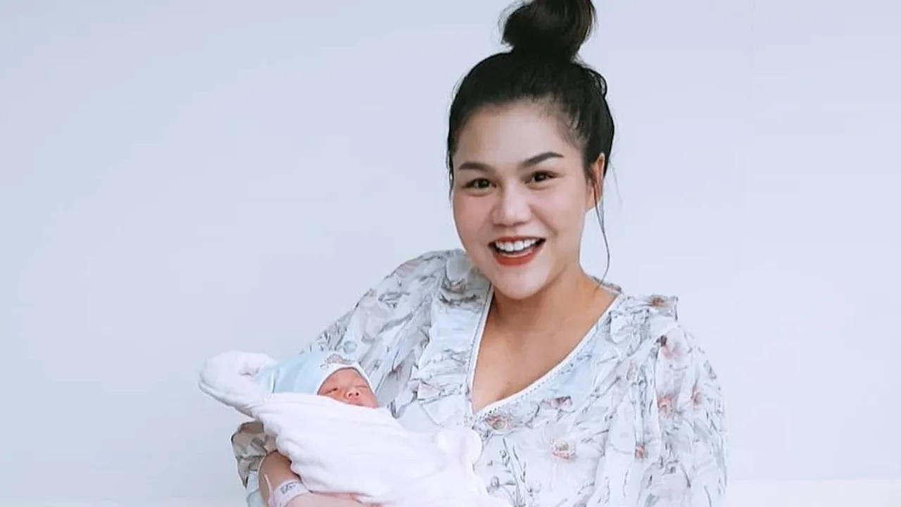 Seminggu Pasca Lahiran, DJ Katty Butterfly Curi Perhatian Lewat Penampilannya