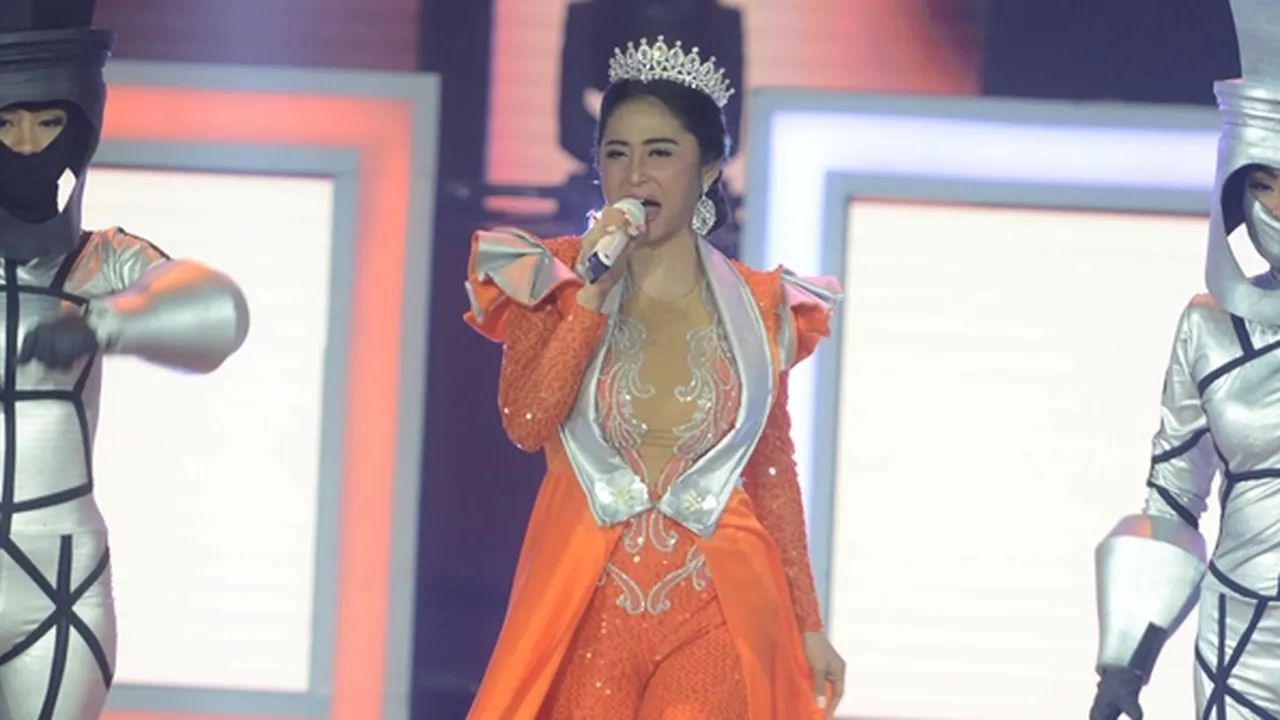 Seorang Diri Temani Ayah di Rumah Sakit, ke Mana Kakak Dewi Perssik?