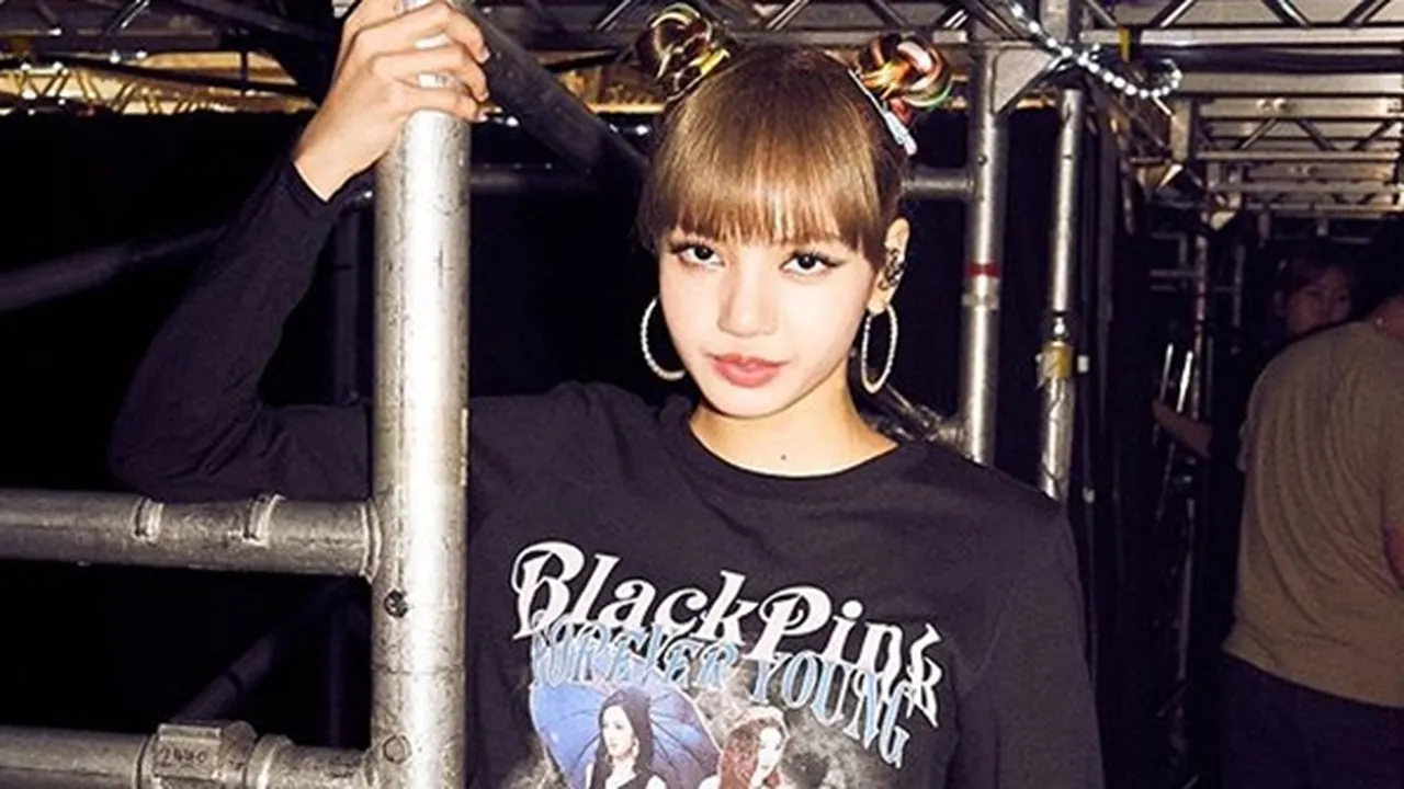 Fans Edit Foto Lisa BLACKPINK Menjadi Ratu Era Victoria, Seperti Apa Ya? Fans Edit Foto Lisa BLACKPINK Menjadi Ratu Era Victoria, Seperti Apa Ya?