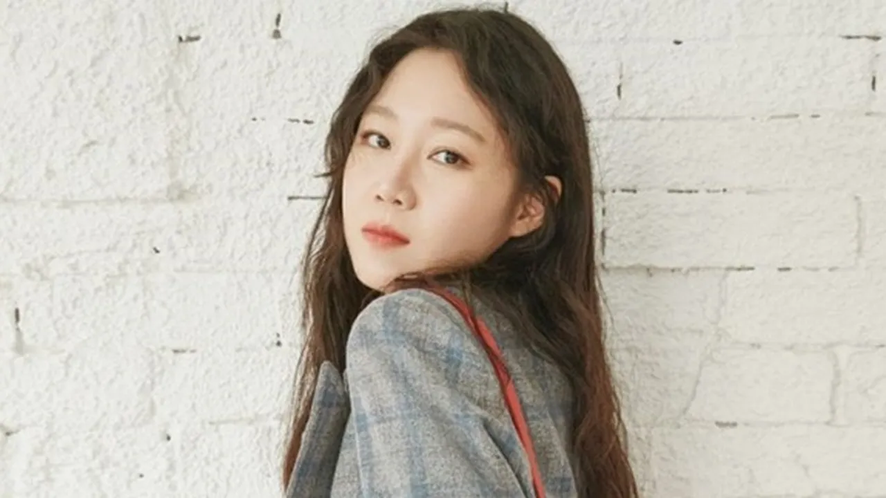 Seram Tapi Kocak, Penampakan yang Disebut 'Hantu' Gong Hyo Jin Ini Bikin Geger Netizen