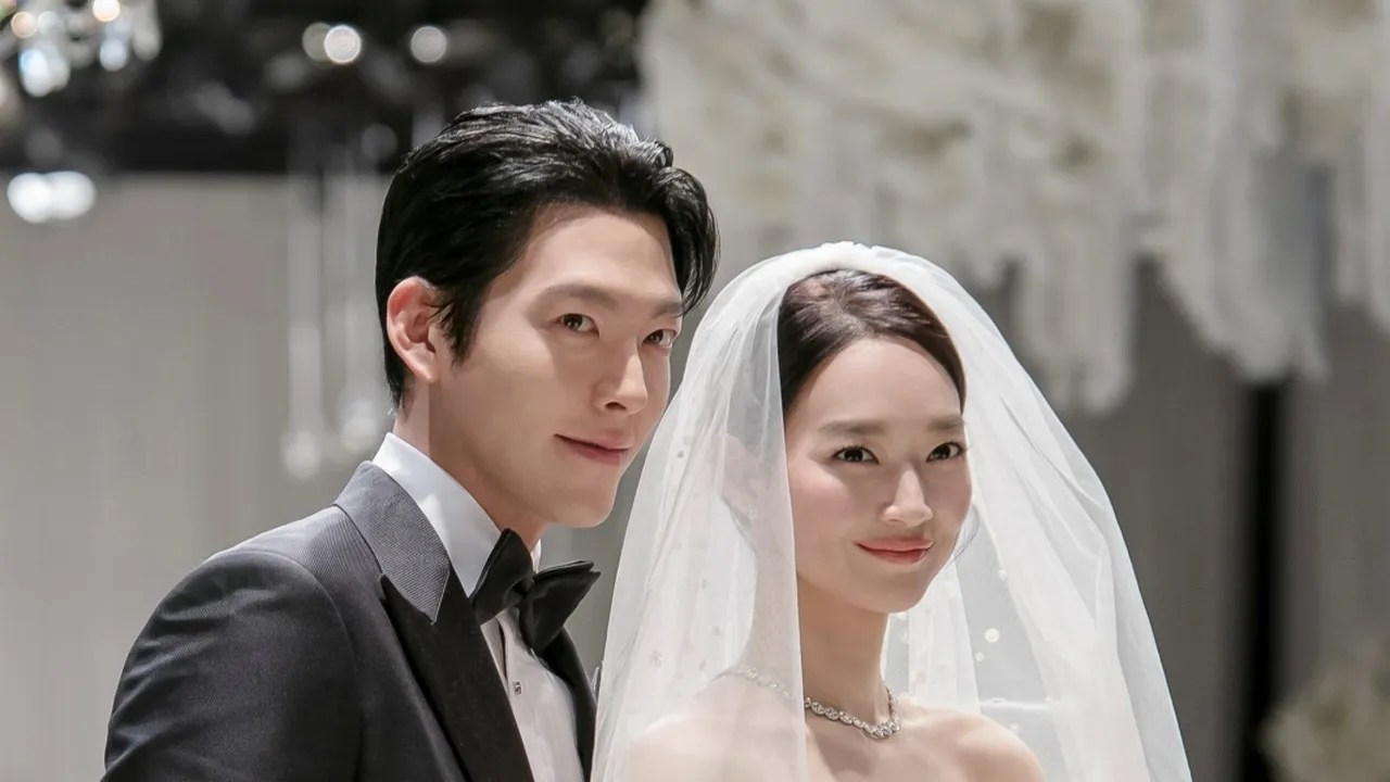 Serba-serbi Pernikahan Kim Woobin dan Shin Min Ah, Dari Prewedding hingga Souvenir