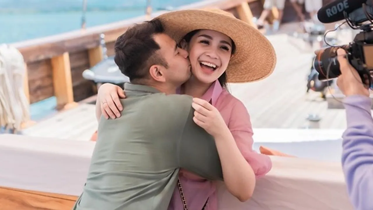 Sering Bertengkar Hebat Tapi Harus Satu Frame, Raffi Ahmad dan Nagita Slavina Tetap Profesional Sering Bertengkar Hebat Tapi Harus Satu Frame, Raffi Ahmad dan Nagita Slavina Tetap Profesional