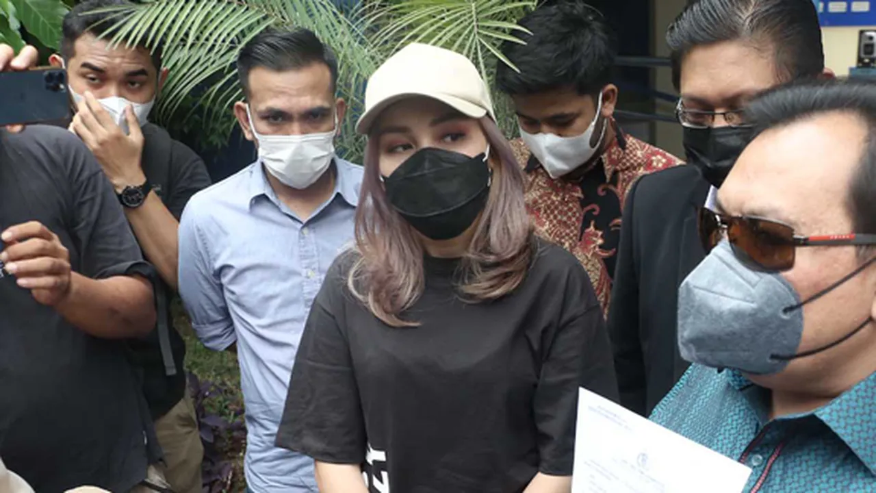 Serius Ingin Penjarakan KD, Ayu Ting Ting Kembali Buat Laporan Polisi