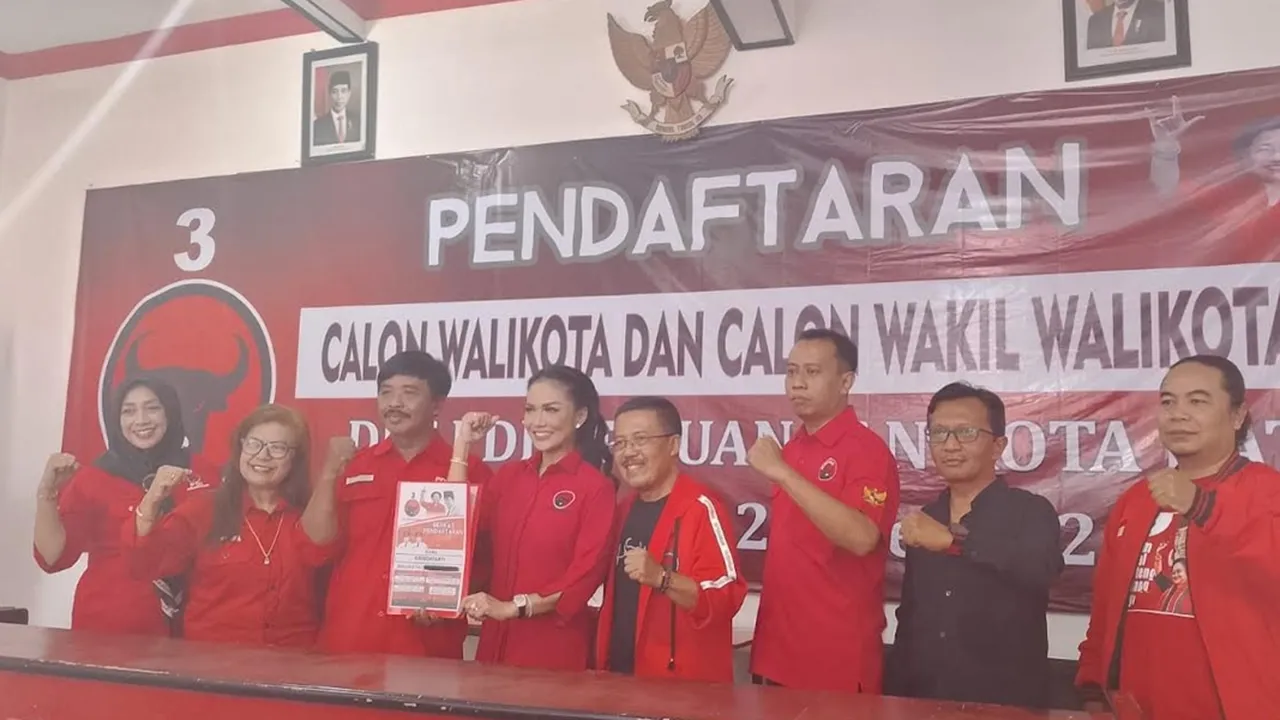 Serius Maju, Kris Dayanti Cek Berkas Pencalonan Jadi Walikota Batu