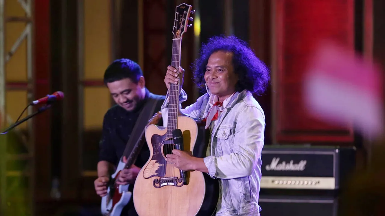 Seru! Mantan Pengacara Bharada E, Deolipa Yumara Gelar Konser 'Nyanyian Penyatu Negeri' Seru! Mantan Pengacara Bharada E, Deolipa Yumara Gelar Konser 'Nyanyian Penyatu Negeri'