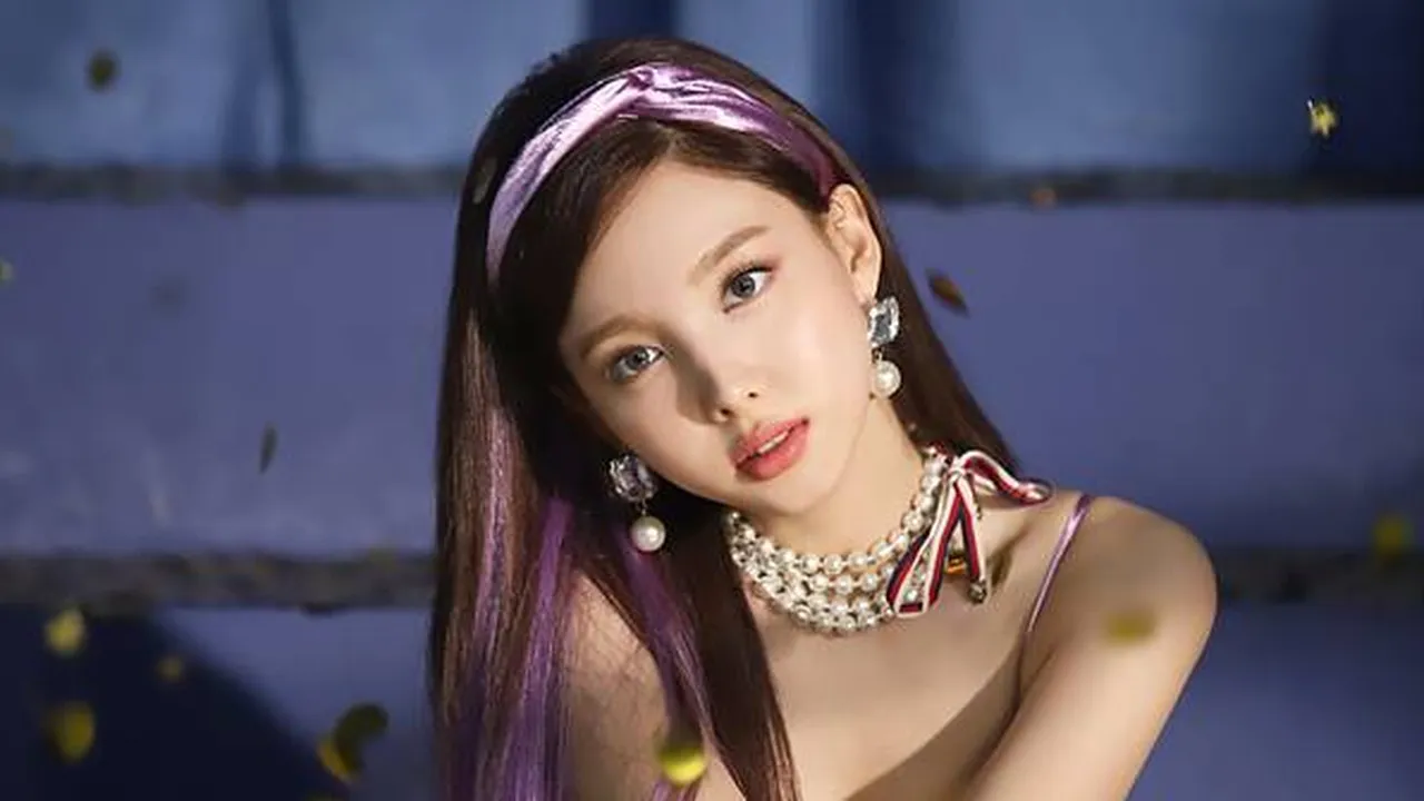 Serunya Nayeon Liburan ke Hawaii di 'NAYEON TV', Cocok Jadi Vlogger!