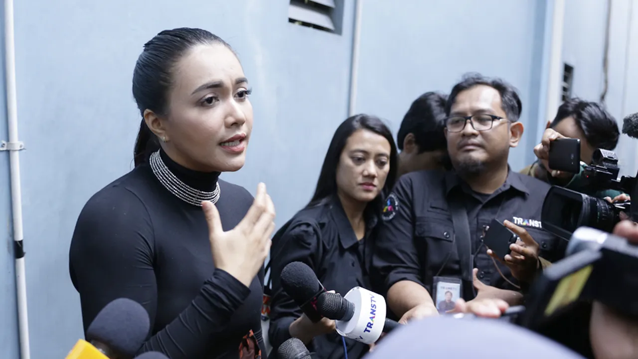 Setahun Jalani Kemoterapi, Anak Denada Masih Harus Jalani Perawatan Hingga Dua Tahun