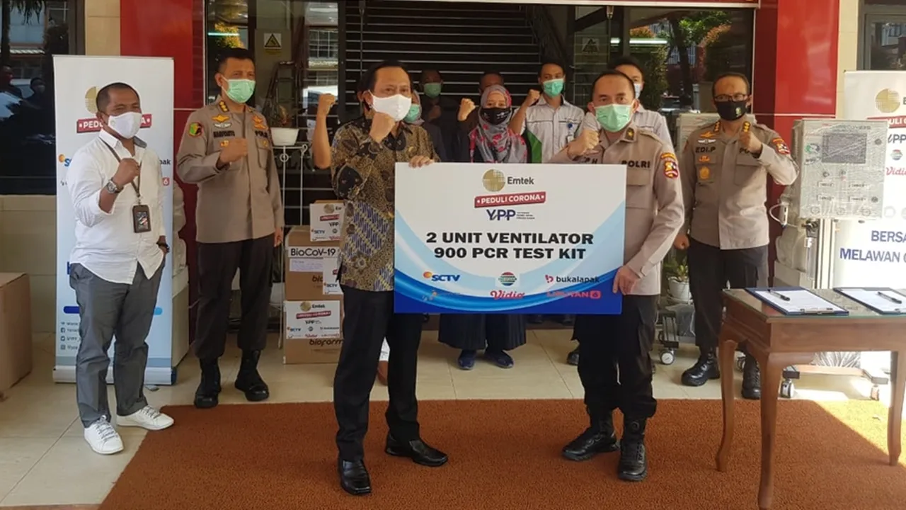 Setelah Beri Bantuan APD ke Beberapa Wilayah, EMTEK Peduli Corona Serahkan PCR Test Kit & Ventilator