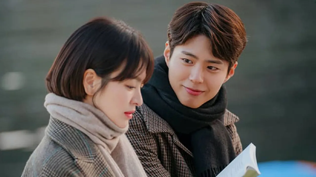 Setelah Cincin, Park Bo Gum Makin Romantis Berikan Bunga untuk Song Hye Kyo
