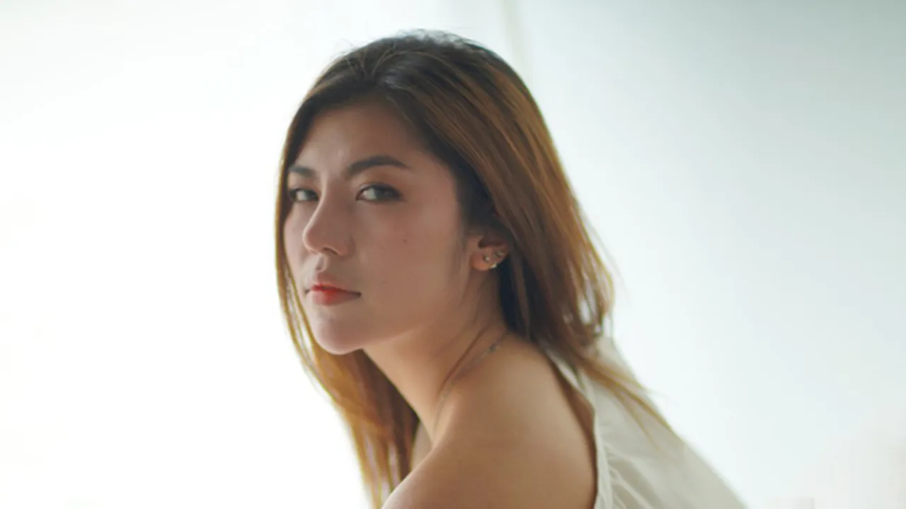 Setelah Lagu 'Bodo Amat' Viral, Julia Vio Kenalkan Single Terbarunya yang Bertajuk 'Ghosting'