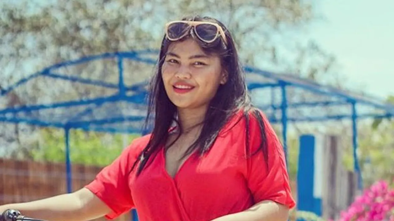 Setelah Nia Ramadhani, Ganti Rosa Meldianti Tak Bisa Kupas Kulit Jeruk