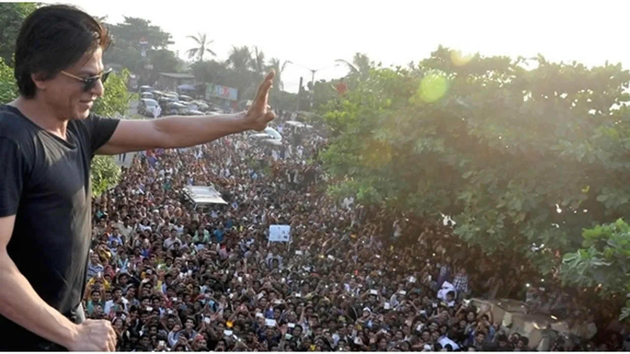 Shahrukh Khan dan Fans, Diburu ke Manapun Sampai Bunuh Diri