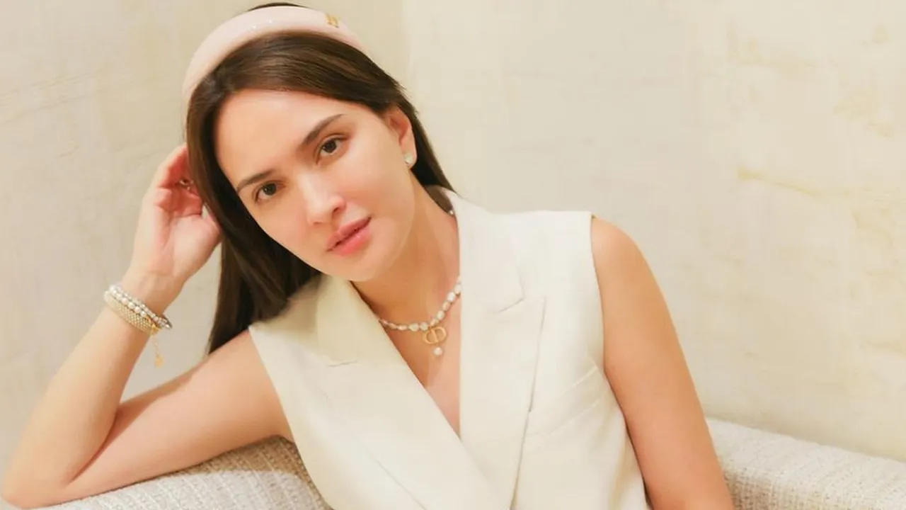 Shandy Aulia Kembali Tak Hadiri Sidang Cerai, Kakak dan Manajer Jadi Saksi Shandy Aulia Kembali Tak Hadiri Sidang Cerai, Kakak dan Manajer Jadi Saksi