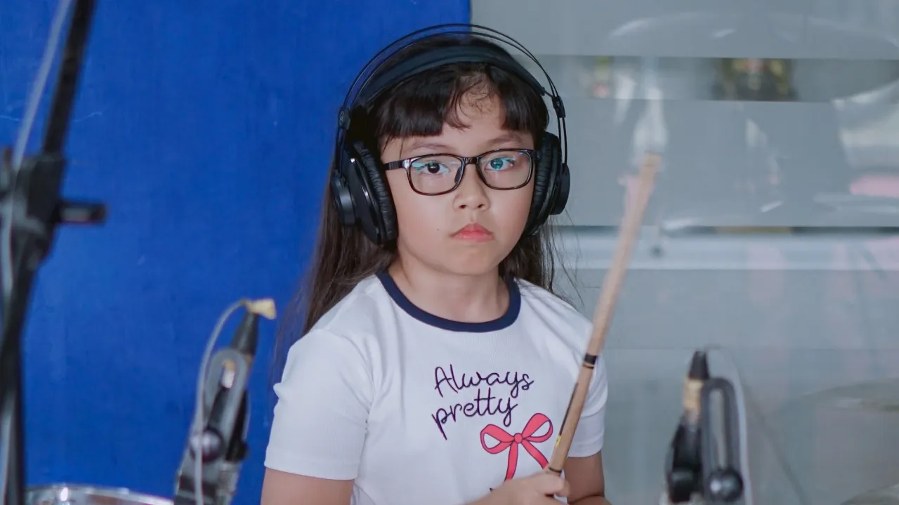 Shelyn Adlayani, Bocah Usia 8 Tahun Asal Sorong yang Jago Main Drum
