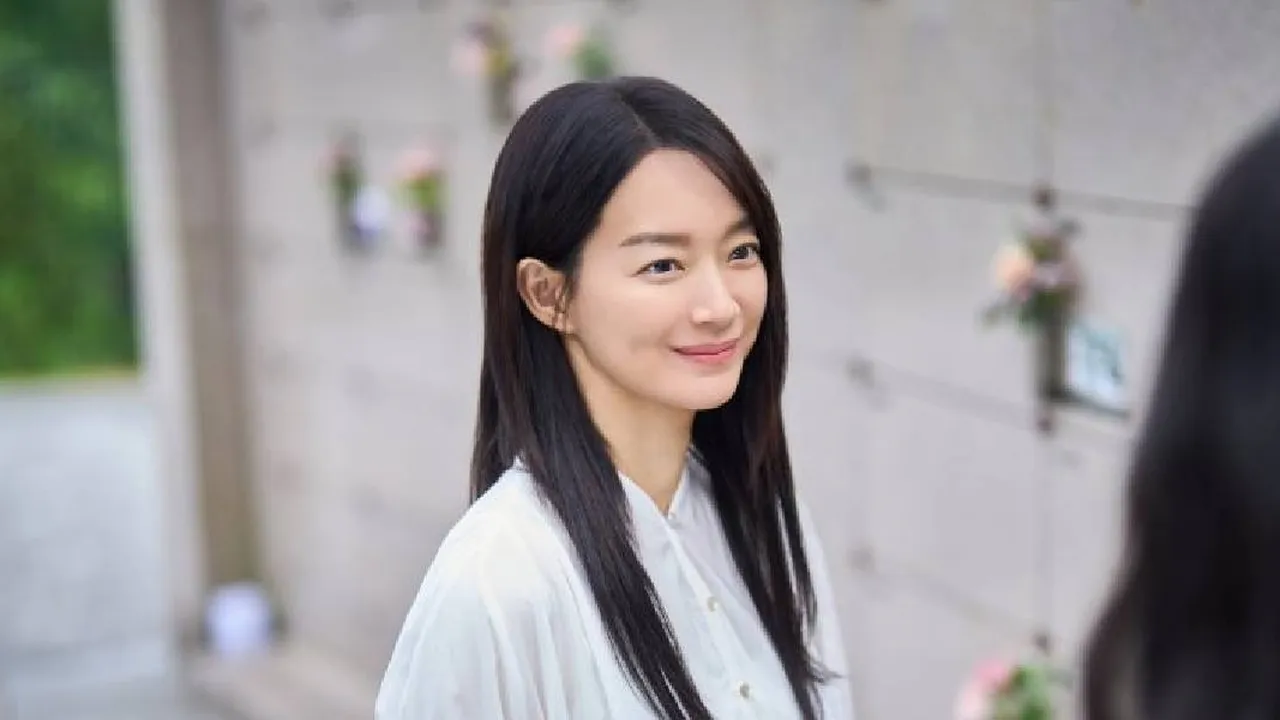 Shin Min Ah Mainkan 2 Karakter di Film THE EYES, Jadi Saudara Kembar