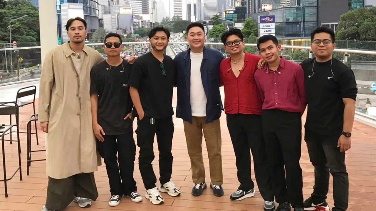 'Sialan', Duet Juicy Luicy dan Adrian Khalif Resmi Dirilis di Halte TransJakarta