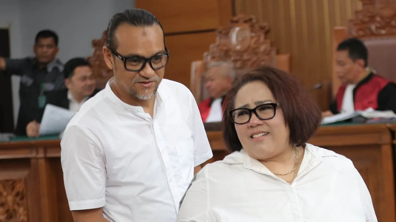 Sidang Ditunda, Nunung Sedih Harus Tunggu Seminggu Lagi
