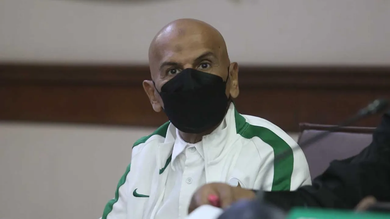 Sidang Kasus Korupsinya Masih Bergulir, Mark Sungkar Tampak Tenang