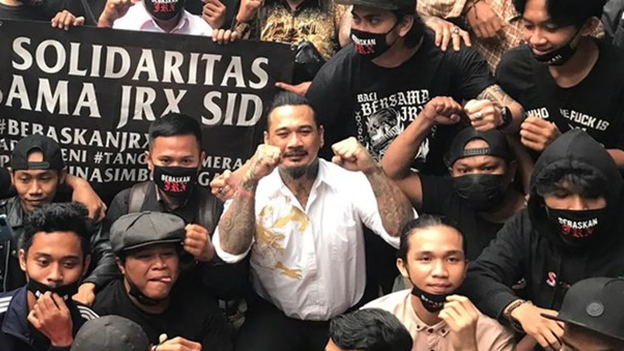 Sidang Pembacaan Nota Pembelaan Jerinx SID Diwarnai Aksi Damai Dari Outsider