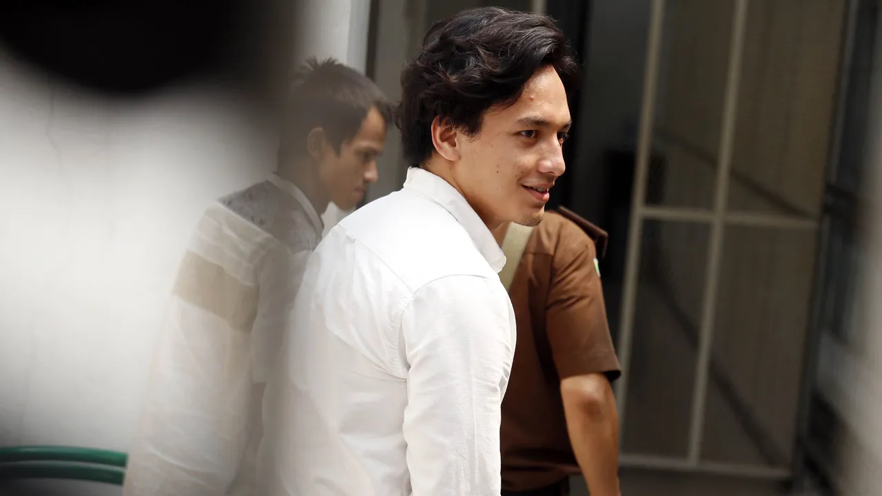 Sidang Sang Putra Ditunda, Ibunda Jefri Nichol Merasa Kecewa