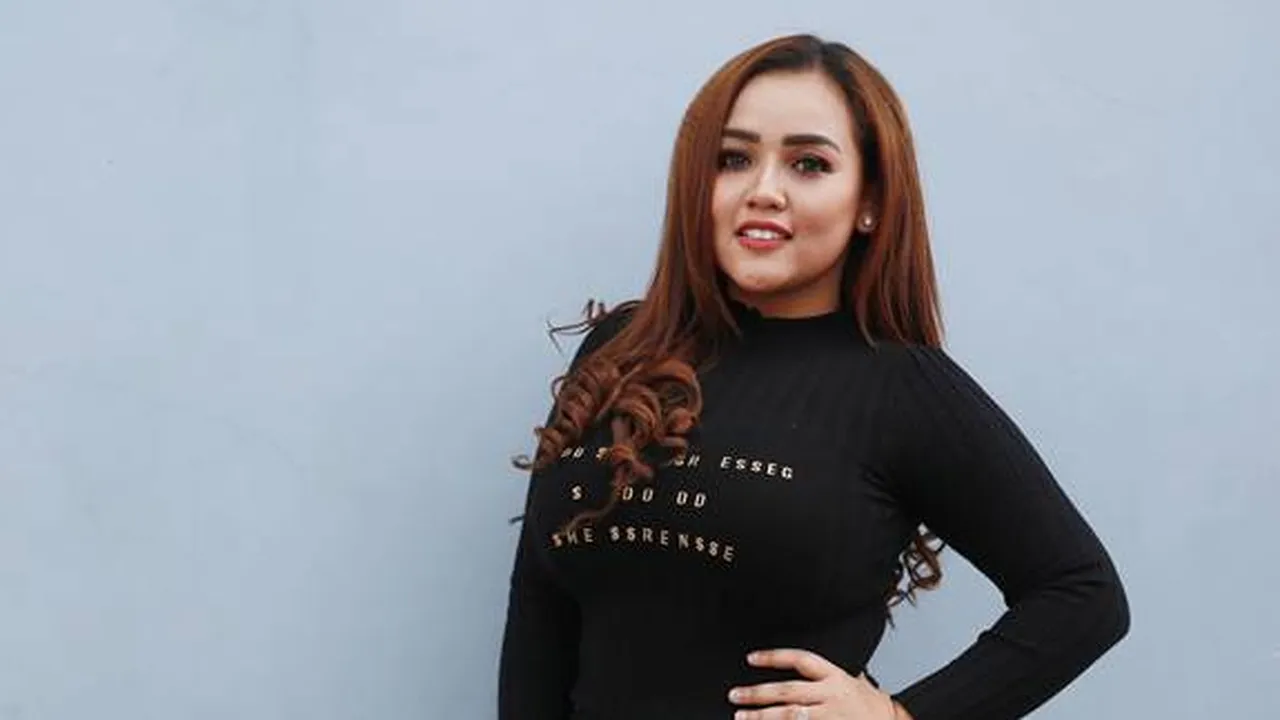 Sindir Artis Senior Suka Pansos, Clara Gopa: Kalau Udah 'Legend' Tunjukkan Prestasi