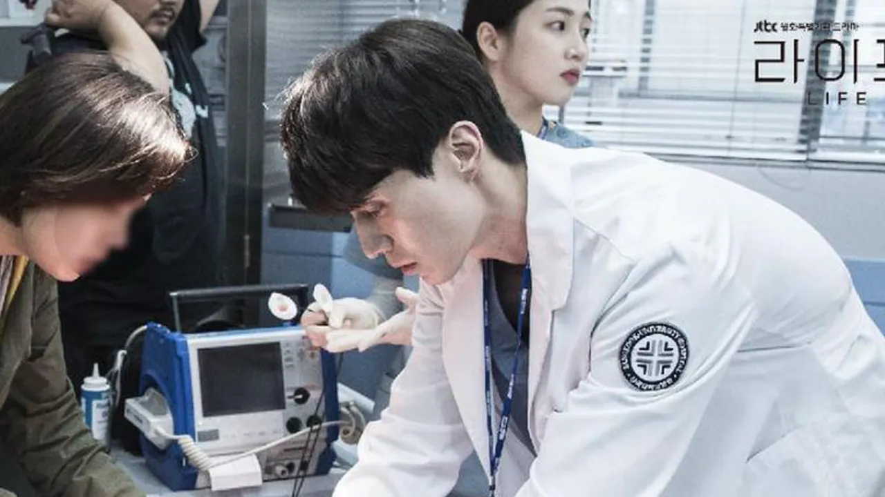 Sinopsis Drama LIFE Episode 1, Konflik Tersembunyi di Rumah Sakit