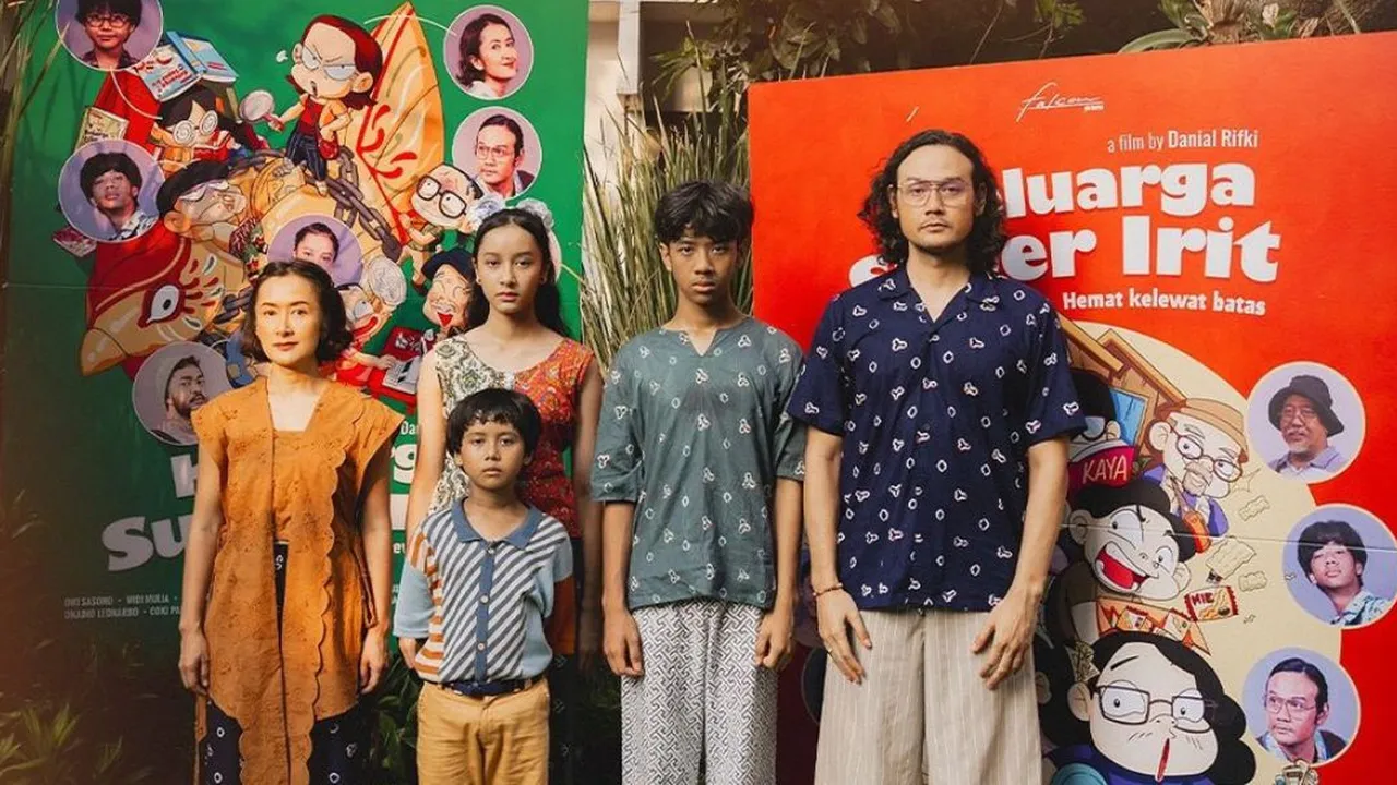 Sinopsis 'KELUARGA SUPER IRIT', Film Adaptasi Komik Korea Selatan yang Dibintangi Keluarga Dwi Sasono