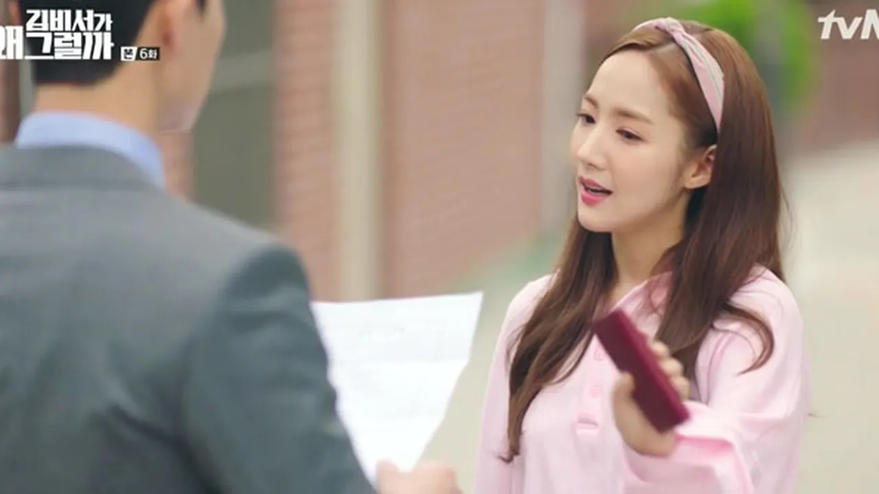 Sinopsis WHAT'S WRONG WITH SECRETARY KIM Episode 6, Park Min Young Ngambek