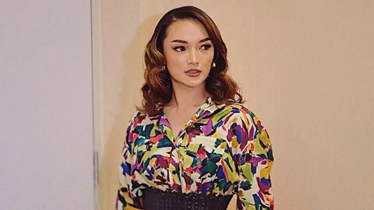Sirajuddin Mahmud Diisukan Kekang Zaskia Gotik Berkarier Jadi Artis, Pihak Keluarga Tegaskan Tidak Ada Larangan Sirajuddin Mahmud Diisukan Kekang Zaskia Gotik Berkarier Jadi Artis, Pihak Keluarga Tegaskan Tidak Ada Larangan