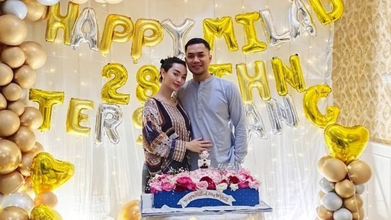 Sirajuddin Mahmud Posting Foto Tidur Bareng Zaskia Gotik, Posisi Tangan Mereka Jadi Sorotan