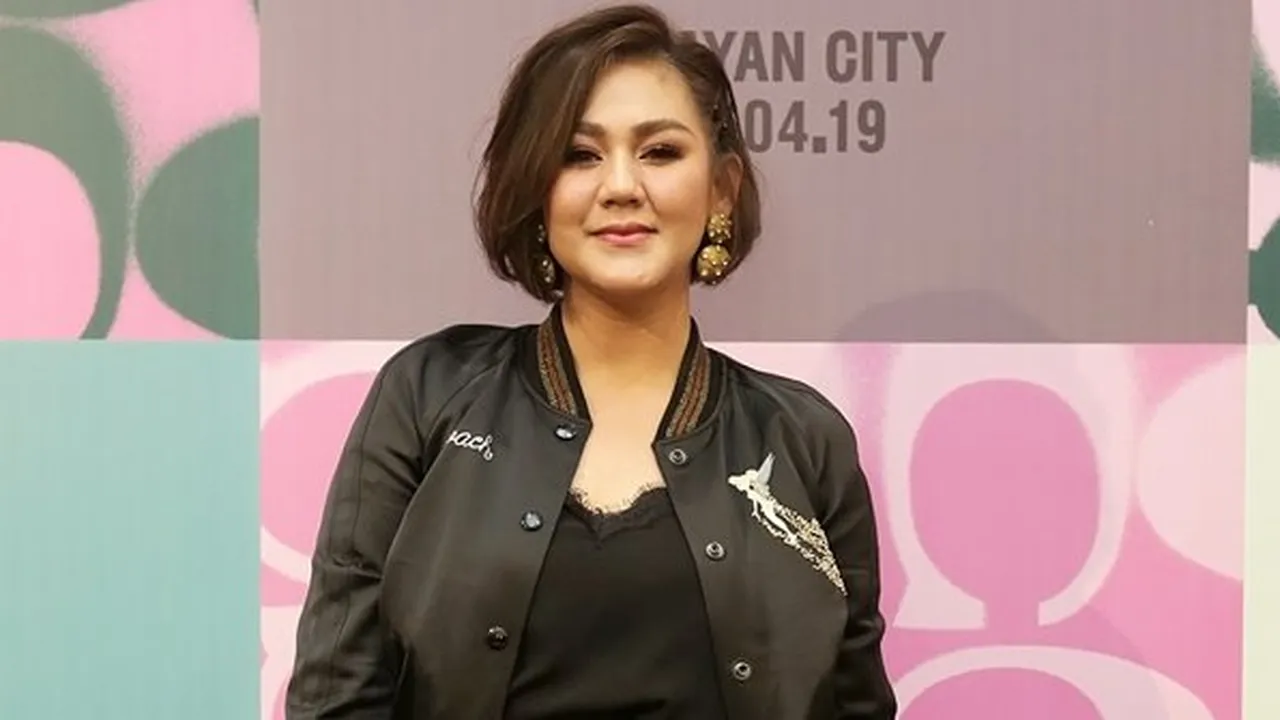 Sissy Prescillia Mengajarkan Anak-Anaknya Menabung Untuk Beli Mainan Sissy Prescillia Mengajarkan Anak-Anaknya Menabung Untuk Beli Mainan