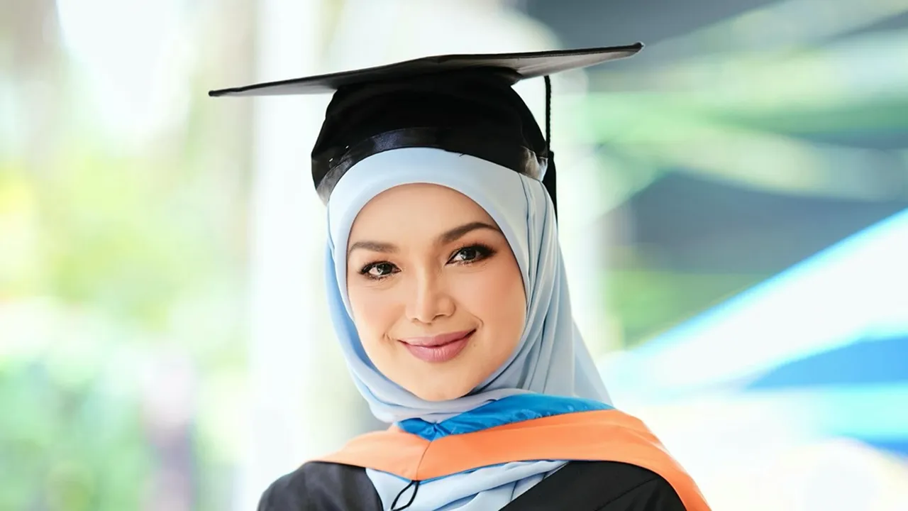 Siti Nurhaliza Raih Sarjana Kehormat Bidang Seni Kreatif dan Media, Menginspirasi Generasi Muda