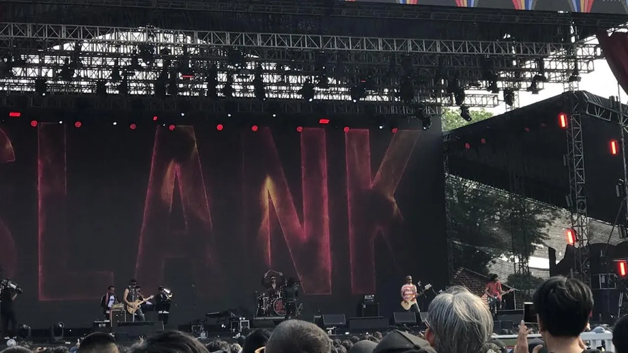 Slank Persilahkan Penonton Synchronize Fest Buka Baju Apabila Kepanasan