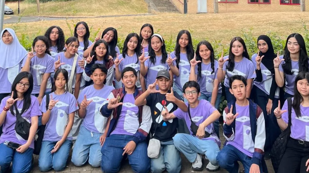 SMP Labschool Kebayoran Bawa Pulang Medali Emas di Kompetisi Internasional IWISE dan Xpertstem 2026 di London