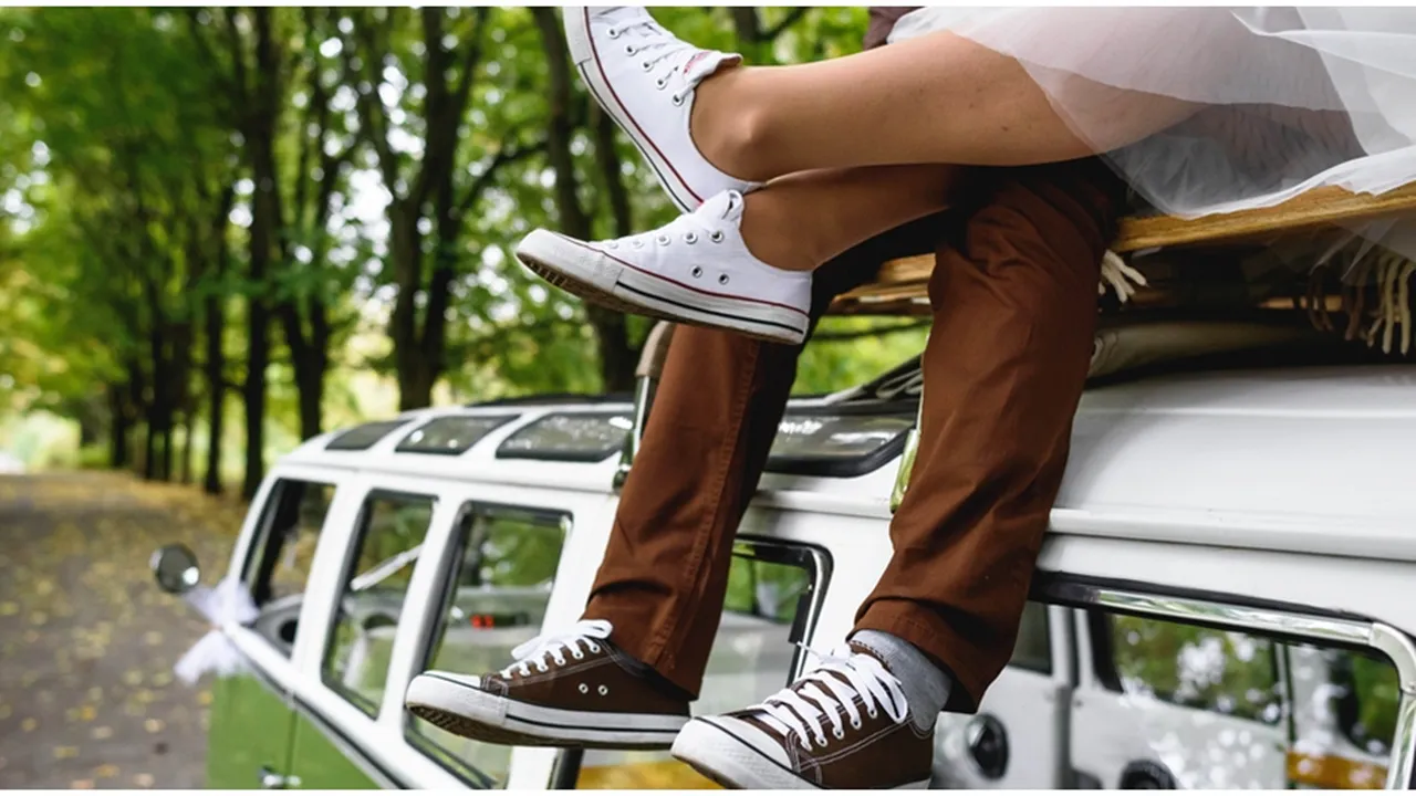 Sneakers Kesayangan Mulai Menguning di Bagian Outsole? 5 Bahan Ini Bisa Membantu Memutihkan Kembali