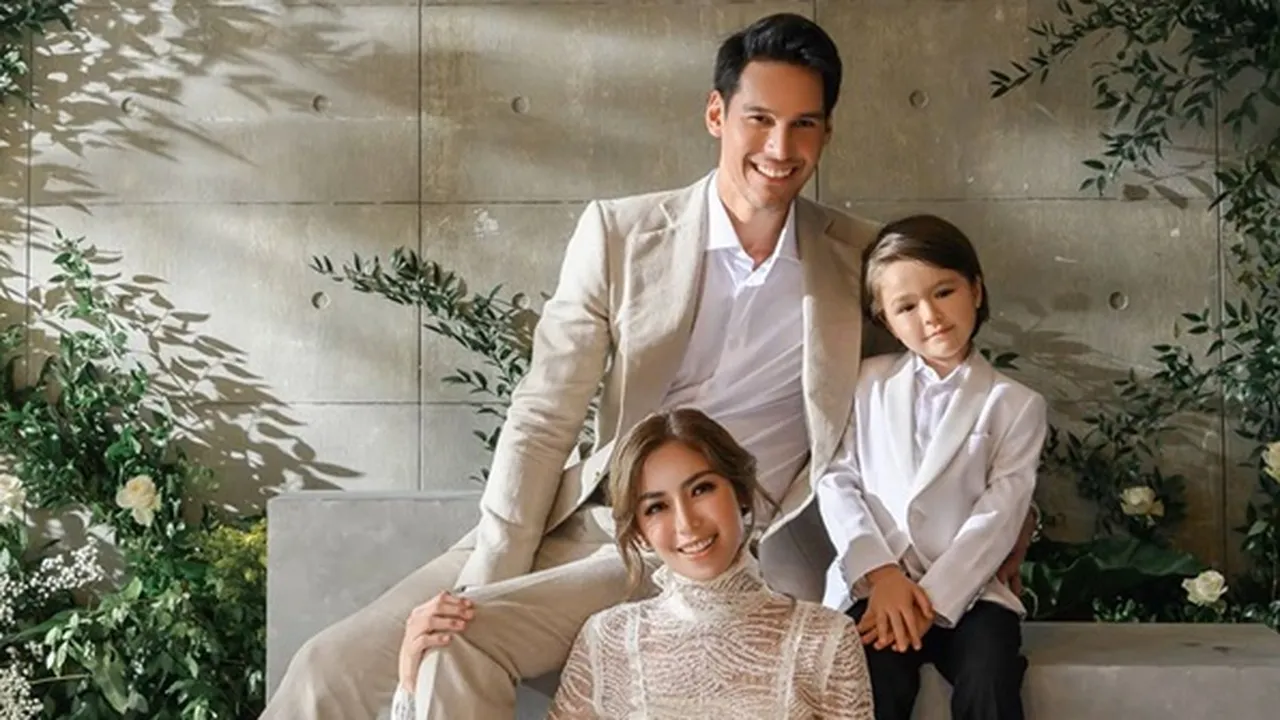 Social Distancing, Jessica Iskandar Rekam Momen Manis El Barack Belajar Dibantu Richard Kyle Social Distancing, Jessica Iskandar Rekam Momen Manis El Barack Belajar Dibantu Richard Kyle