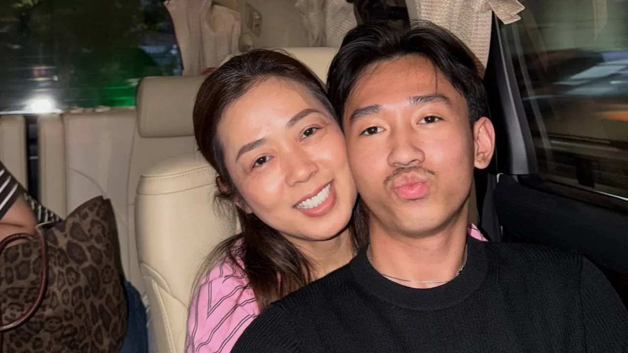 Soimah Reka Ulang Foto Lawas Bareng Diksa, Ibu dan Anak Kompak